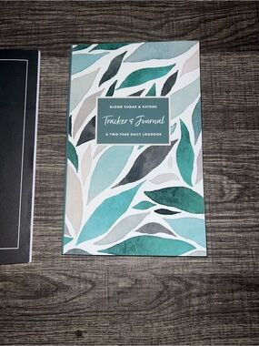 Blood Sugar & Ketone Tracker & Journal - Teal Leaf Pattern